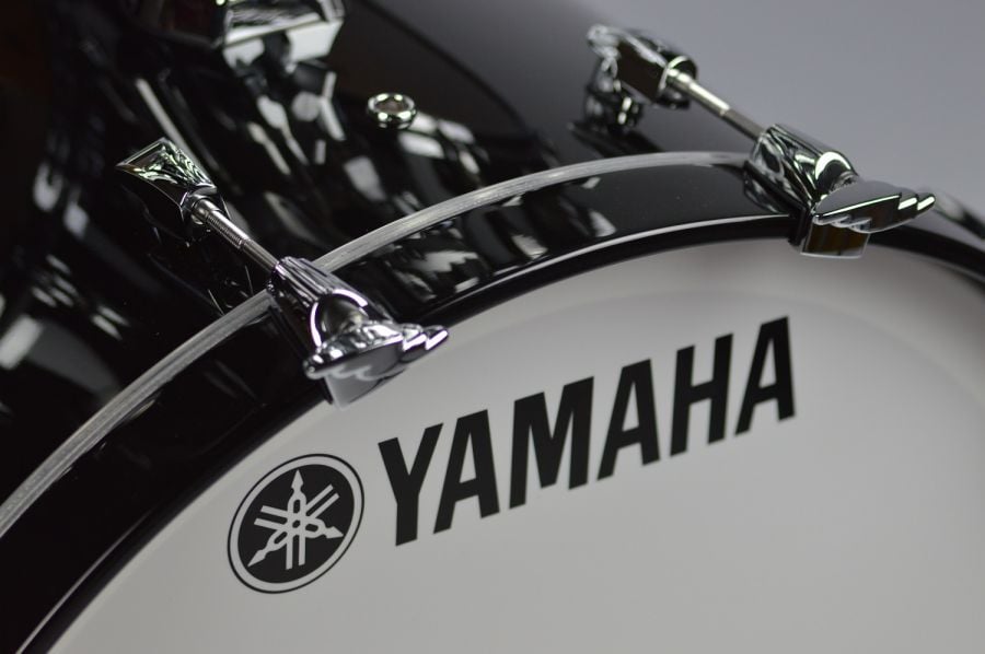 Yamaha AMB2218 SOB Absolute Hybrid Maple Solid Black Bombo para Batería AMB2218-SOB