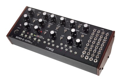 Moog Mother 32 Sintetizador Mother 32