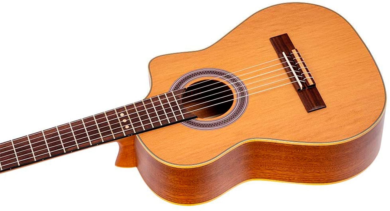 Ortega RQ39. Guitarra Acústica Requinto Pro + Funda RQ39